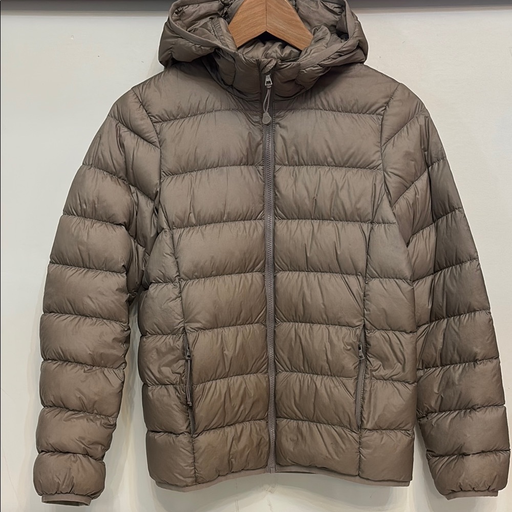 TNA The little Puff | Lightweight down packable puffer | Taupe